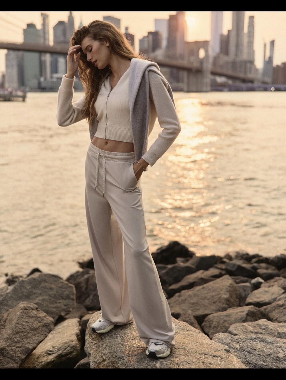 Vuori halo essential wideleg pant in ecru Heather size xs